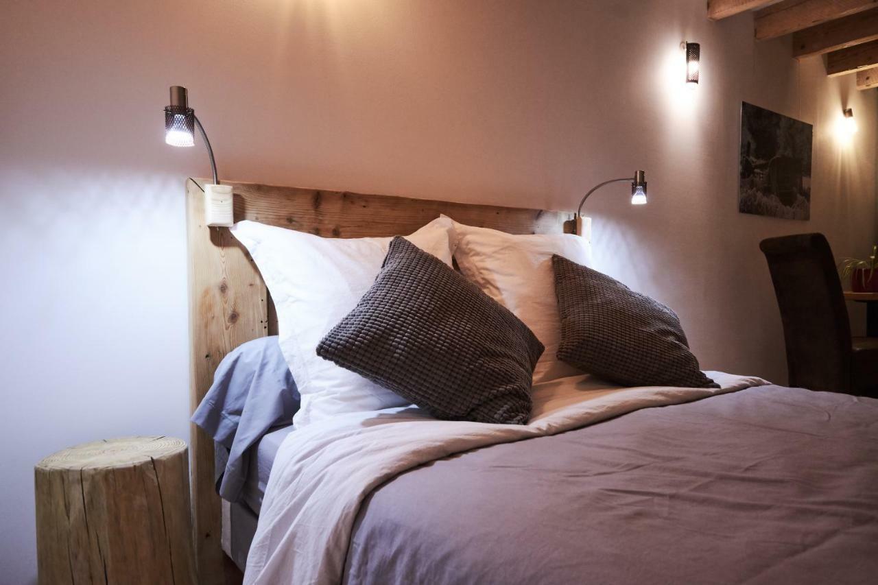 ラ・プラーニュ La Foyere Bed & Breakfast エクステリア 写真