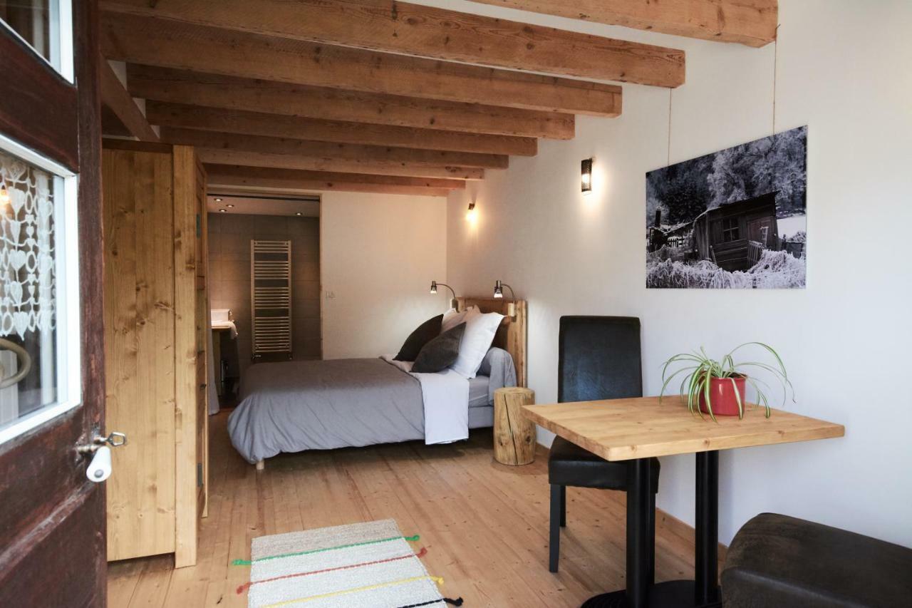 ラ・プラーニュ La Foyere Bed & Breakfast エクステリア 写真